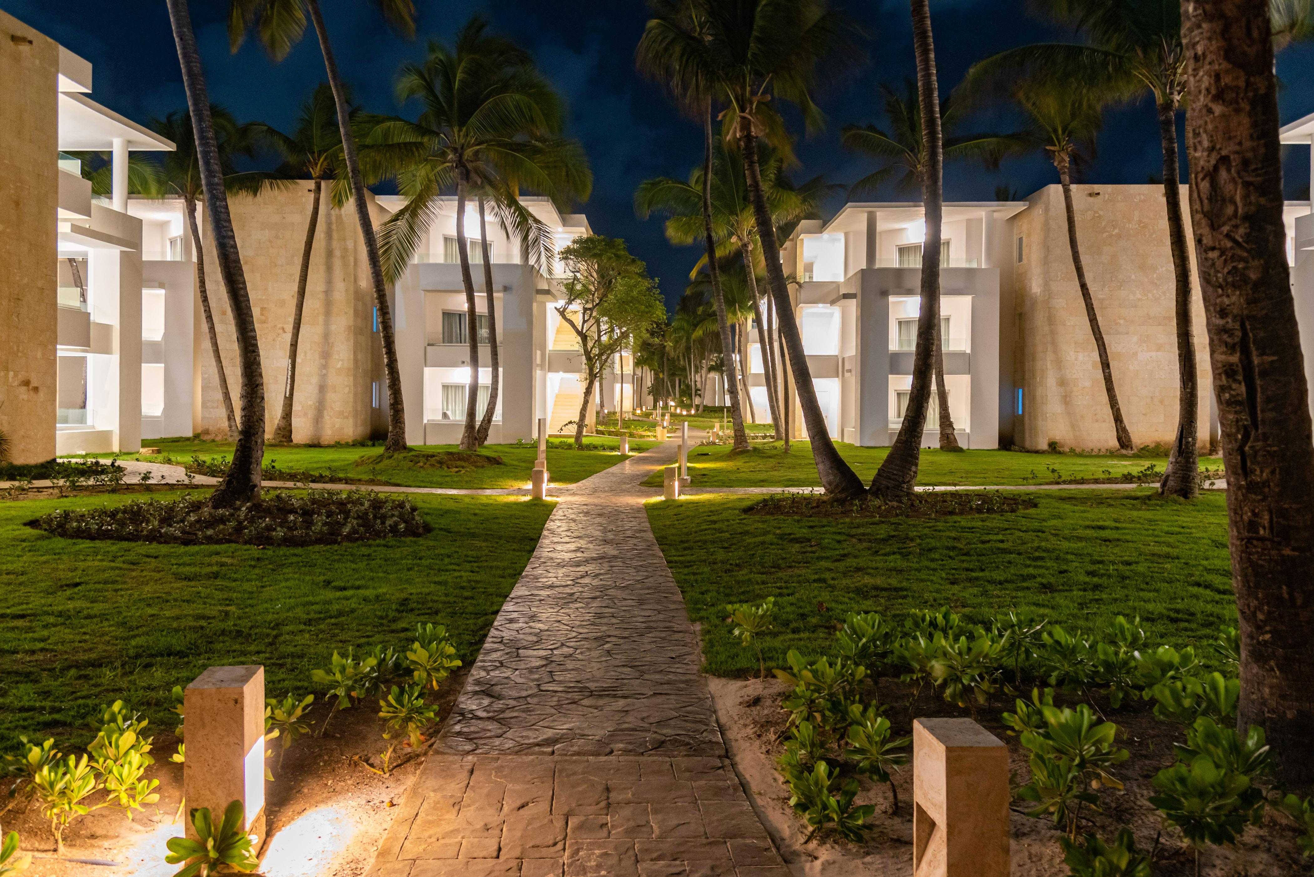 Grand Bavaro Princess (Adults Only) Exterior photo The resort at night