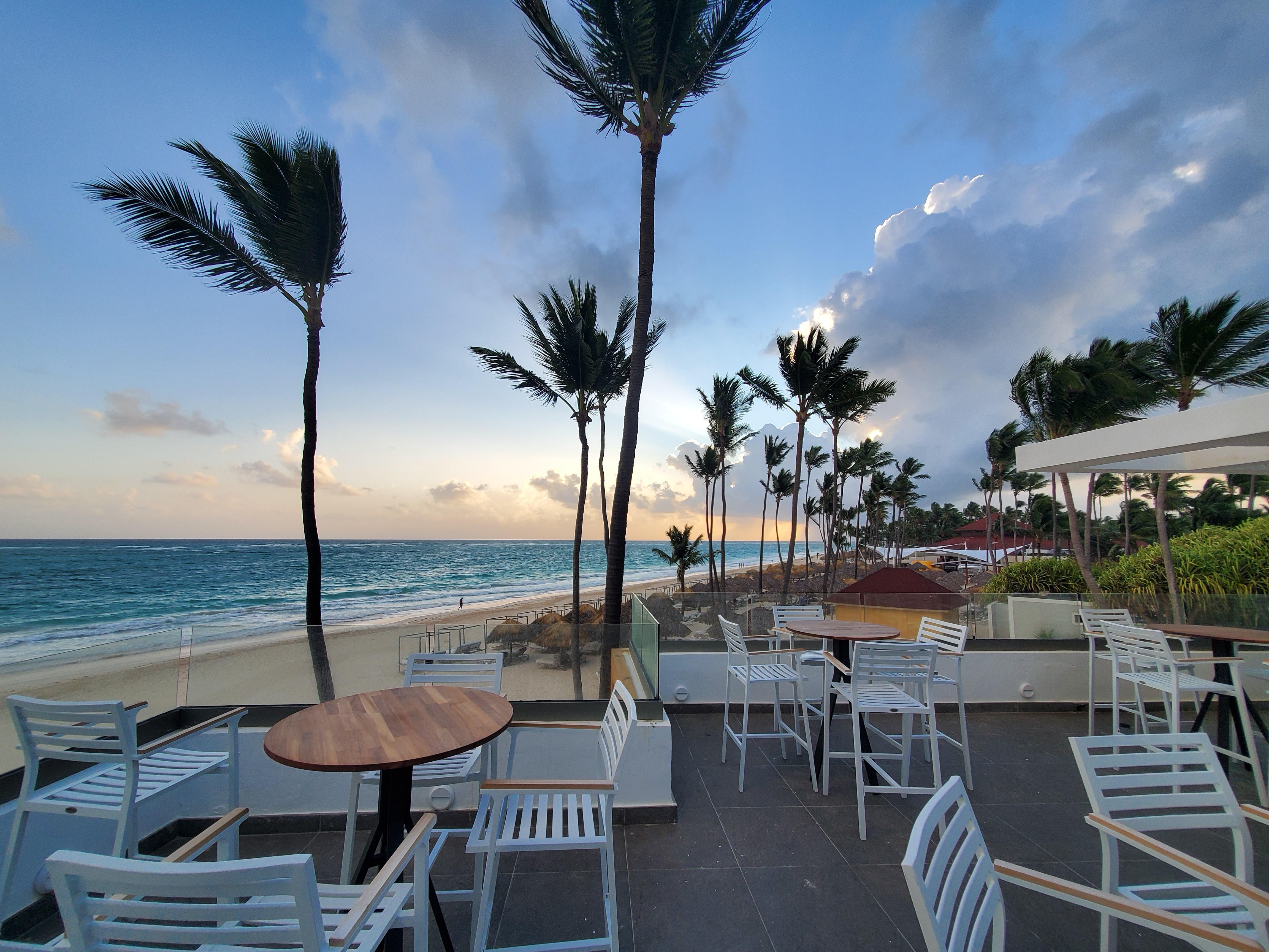Grand Bavaro Princess (Adults Only) Exterior photo The beach at Atlantis Paradise Island