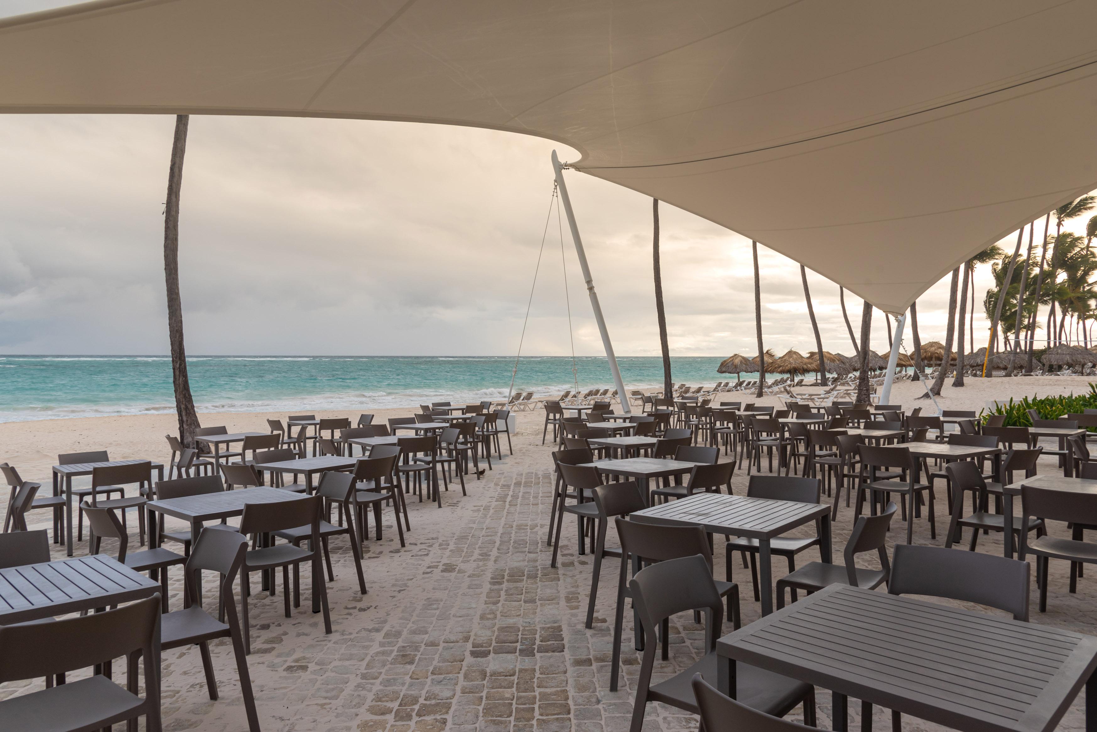 Grand Bavaro Princess (Adults Only) Exterior photo Beachfront restaurant