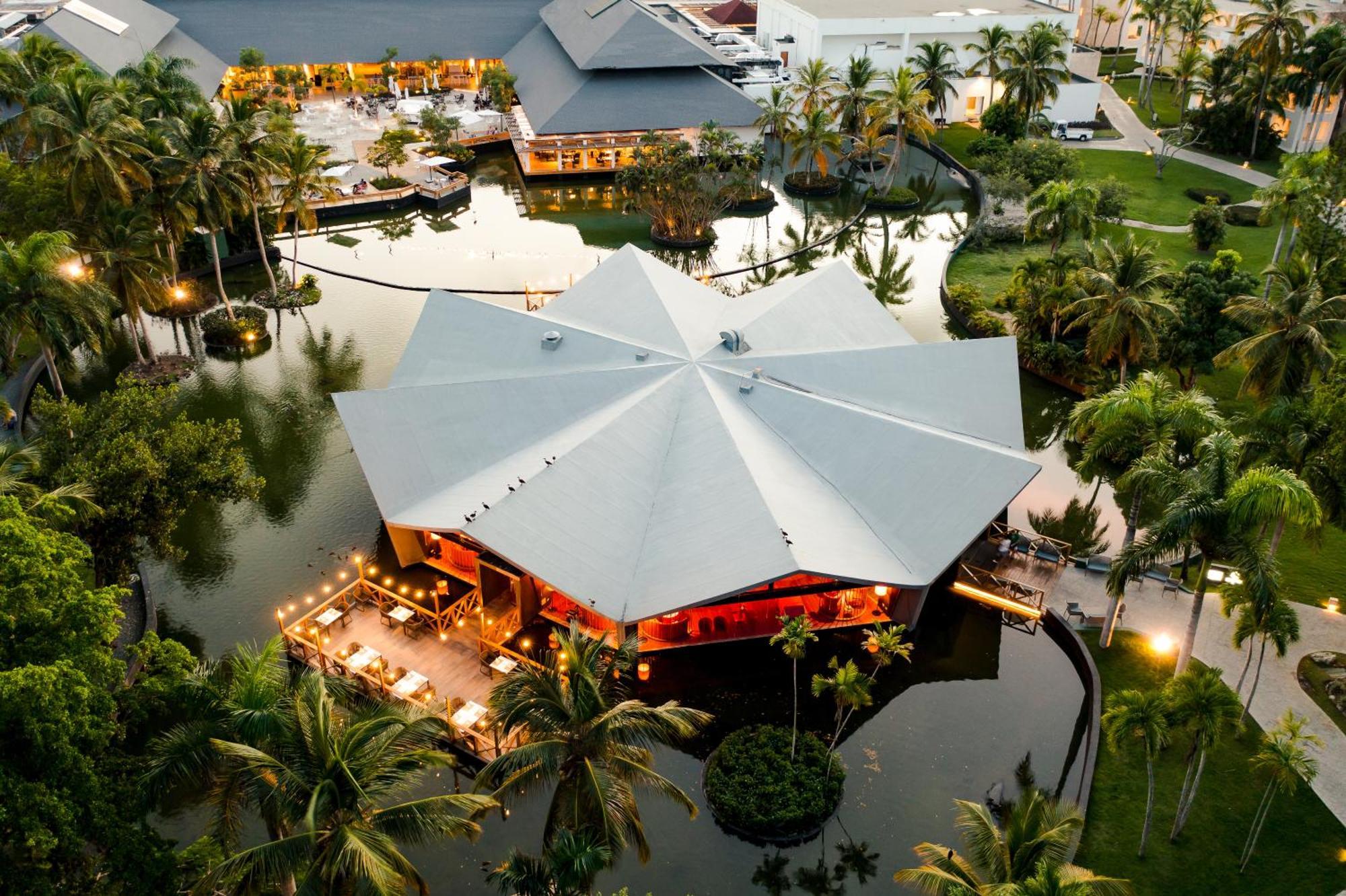 Grand Bavaro Princess (Adults Only) Exterior photo The Reef at Atlantis Paradise Island